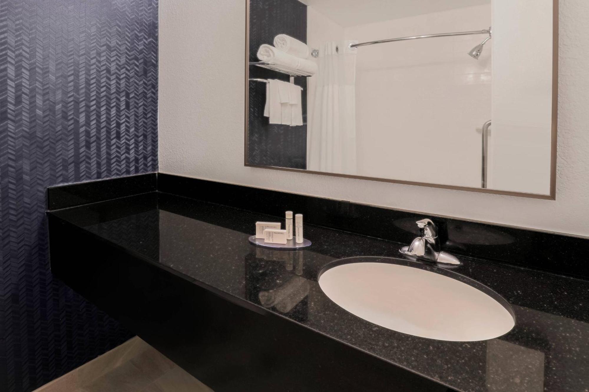 Fairfield Inn & Suites Houston Westchase Экстерьер фото